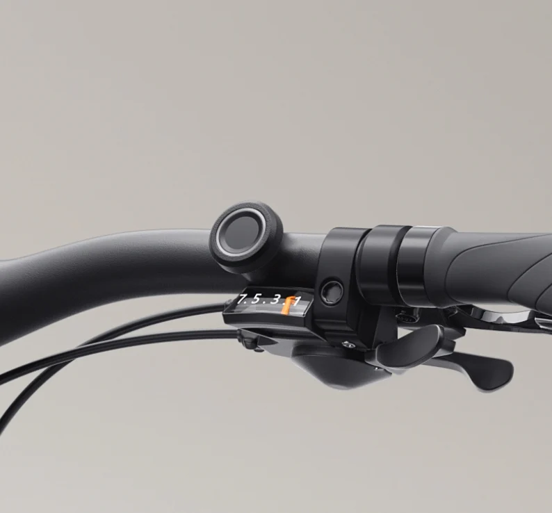 Detalle de manillar e instrumentación de ebike de carbono, alta tecnología.