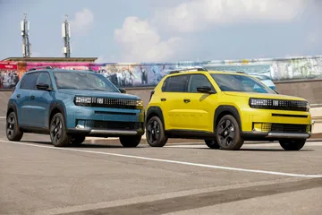 El Fiat Grande Panda eléctrico luce su diseño moderno y compacto.