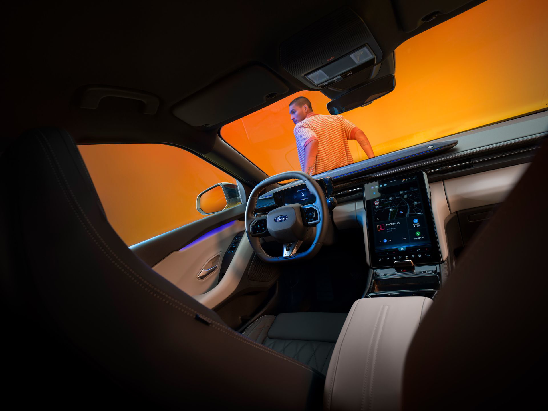 Visión detallada del moderno y refinado habitáculo del Ford Capri 2025.