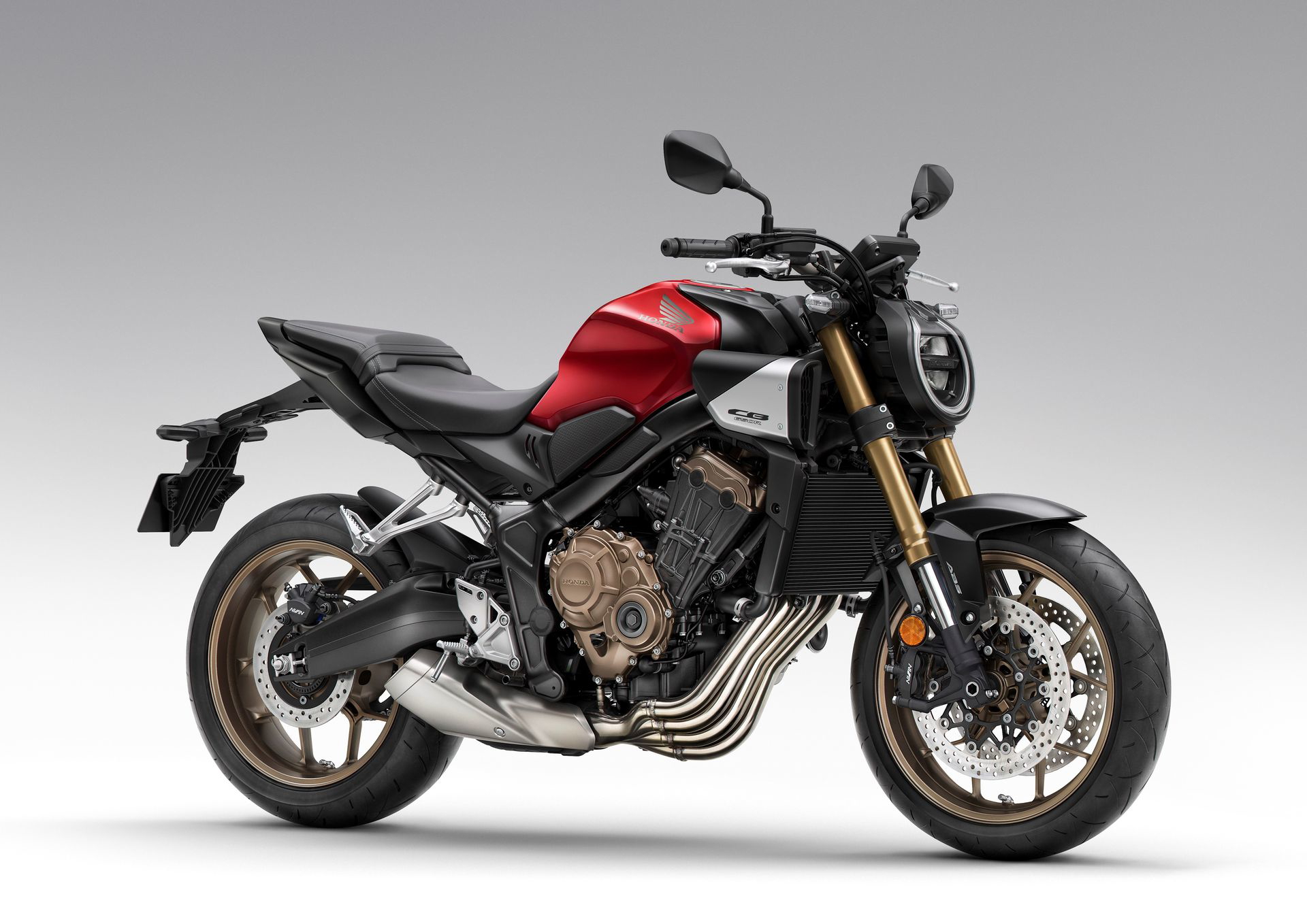 Honda CB650R 2024 con diseño neoretro y motor robusto