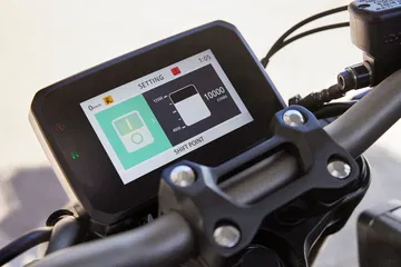 Panel de instrumentos digital con gráficos claros y modernos.