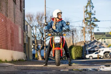 Honda MSX125 Grom: equilibrio perfecto entre diversión y eficiencia.