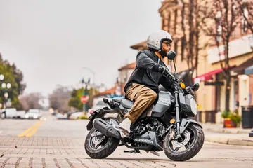 La Honda MSX125 Grom, agraciada con un diseño compacto y eficiencia en consumo.