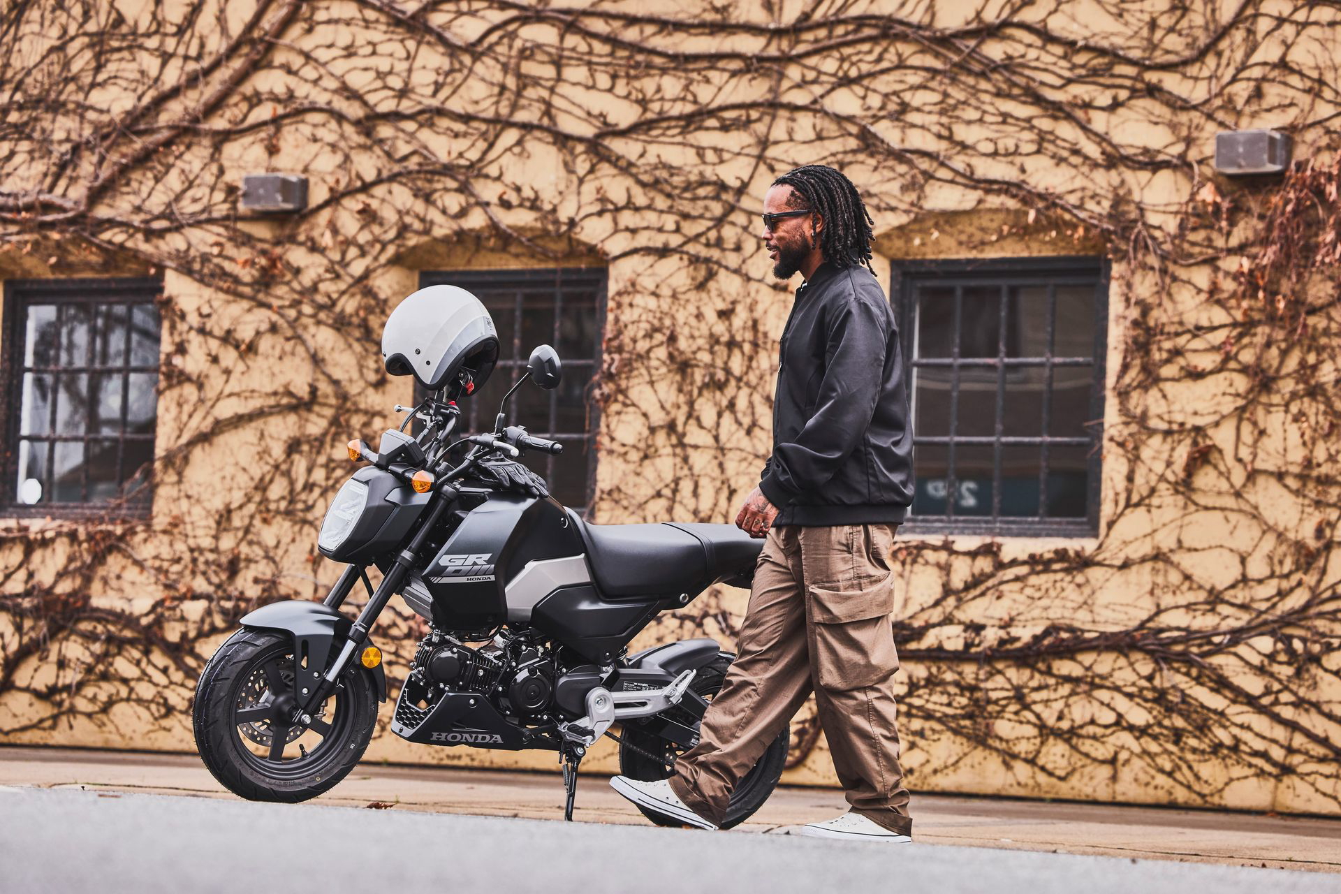 La Honda MSX125 Grom 2024, una mini motocicleta icónica de gran eficiencia.