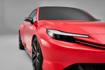 Visión angular del Honda Prelude Concept 2024 destacando su diseño afilado.