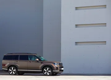 Nuevo Hyundai Santa Fe 2024, línea dinámica y robusta.