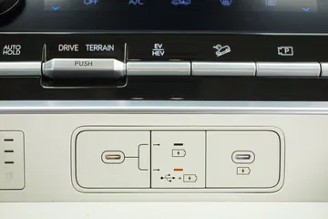Consola central con mandos de climatización del Hyundai Santa Fe 2024