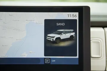 Pantalla de instrumentación mostrando el Hyundai Santa Fe 2024