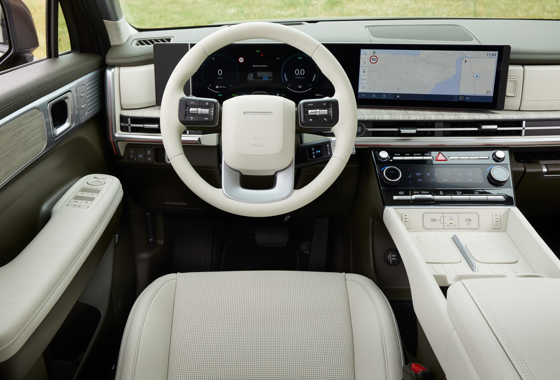 Interior vanguardista con acabados premium y última tecnología.