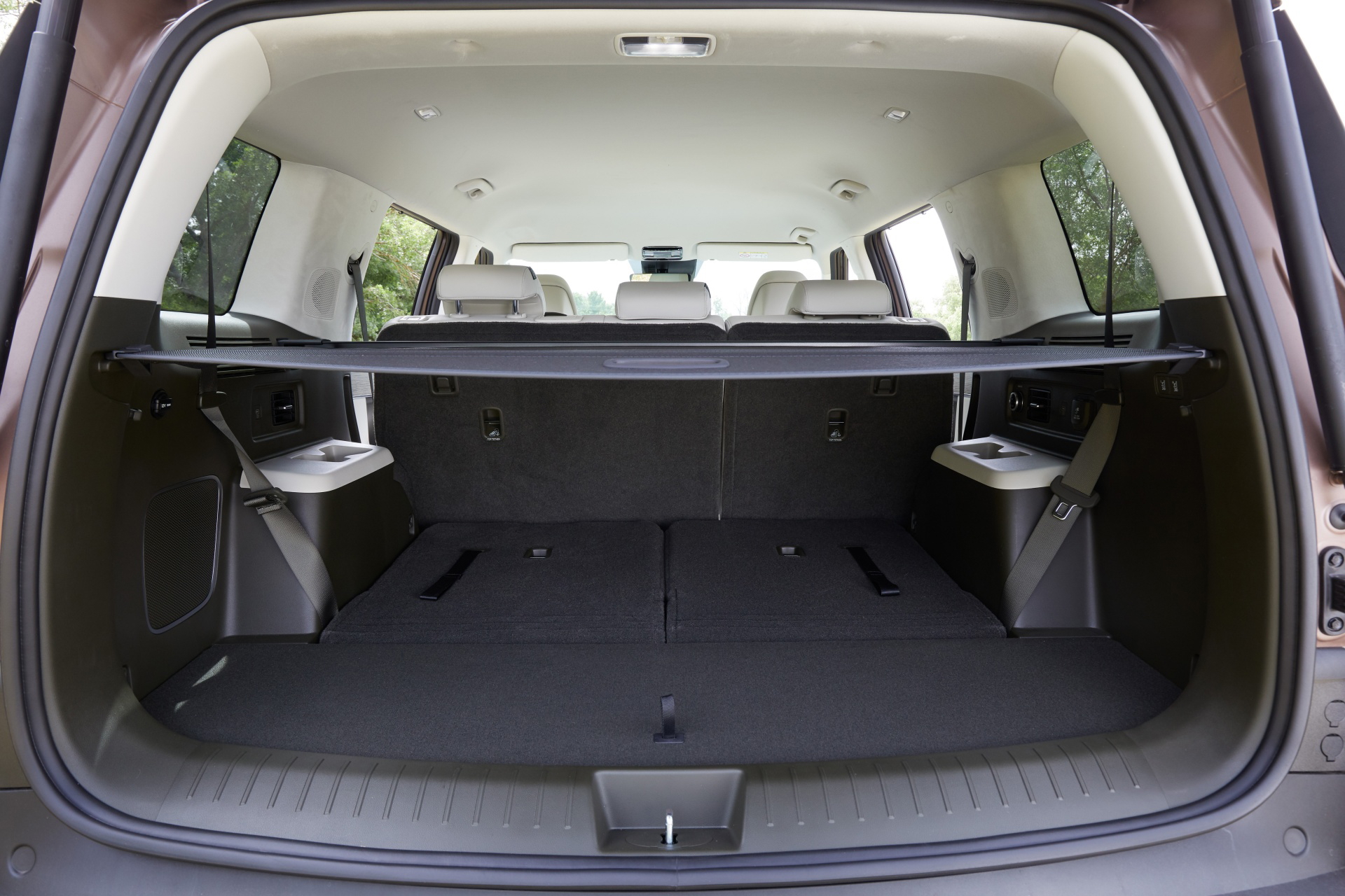 Vista trasera del maletero Hyundai Santa Fe 2024, amplio y versátil