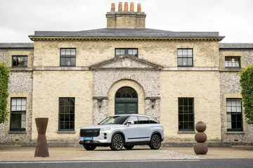 Vista lateral del competidor chino de Tucson y Qashqai en Goodwood