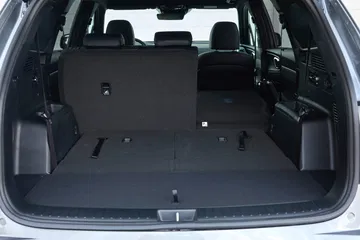 Vista del amplio maletero del Kia Sorento 2024, configuración 7 asientos