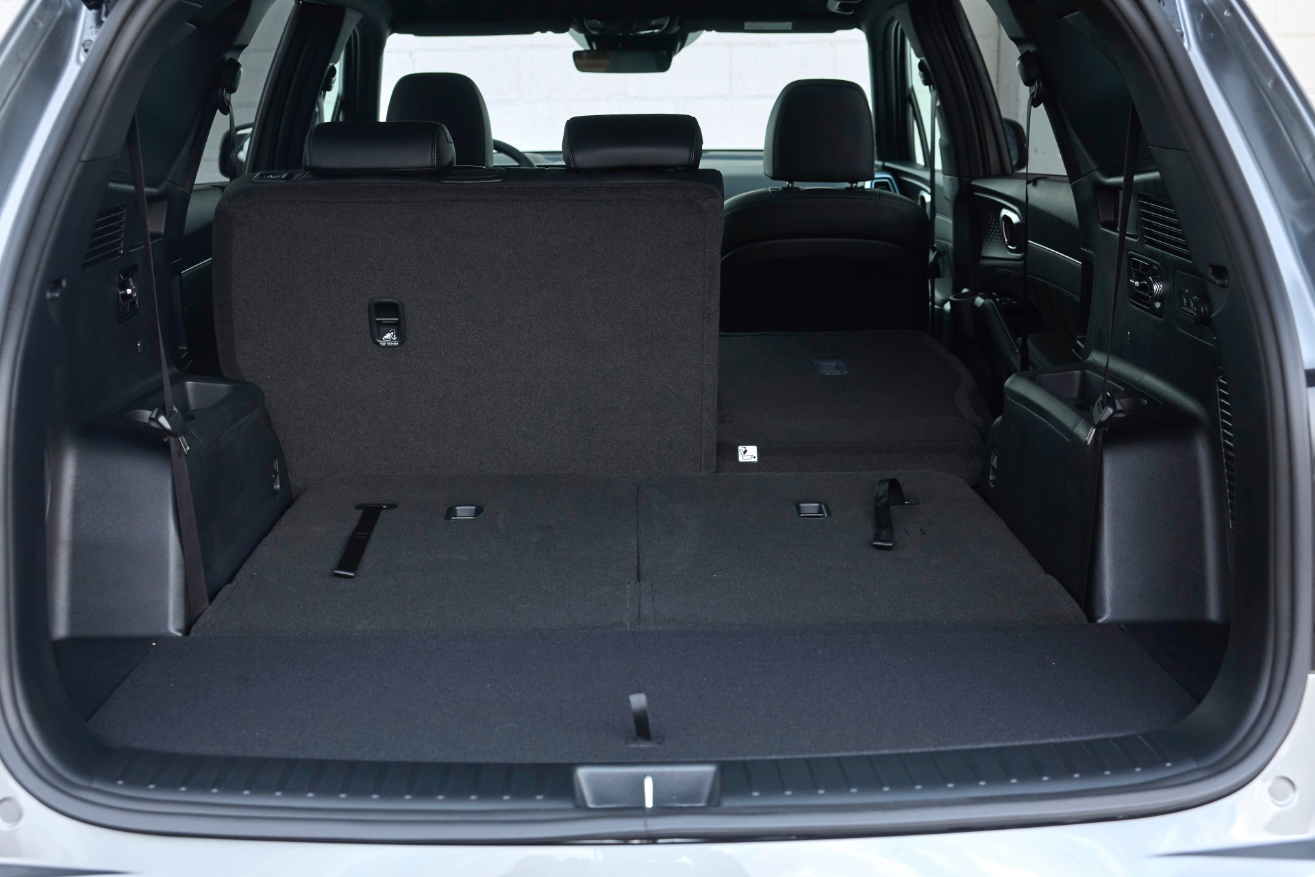 Vista del amplio maletero del Kia Sorento 2024, configuración 7 asientos