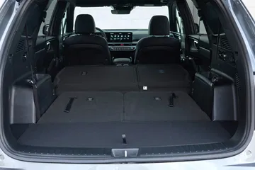 Amplio maletero del Kia Sorento 2024, ideal para familias numerosas.