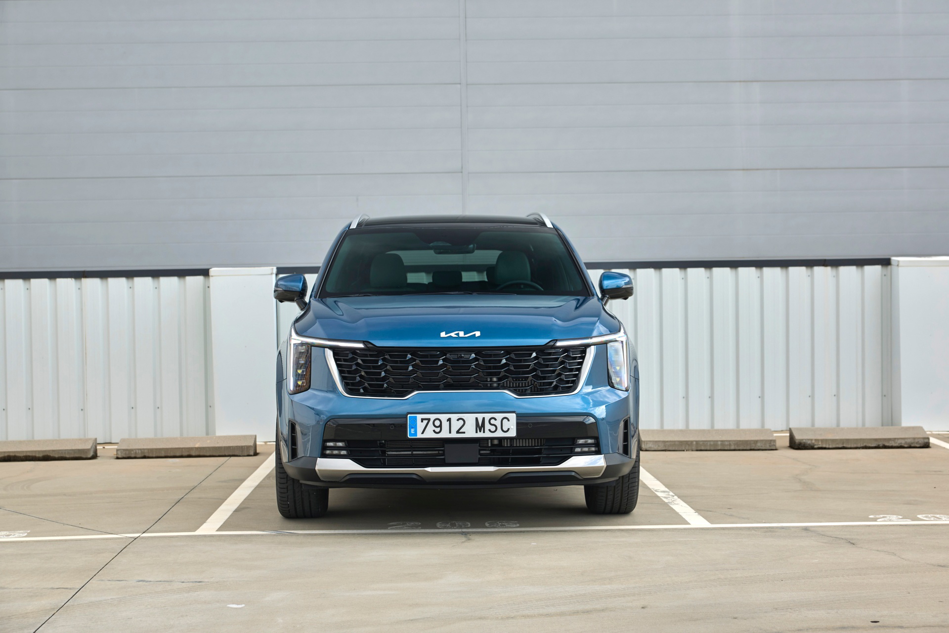 La fascia del Kia Sorento 2024 resalta por su diseño robusto y moderno.