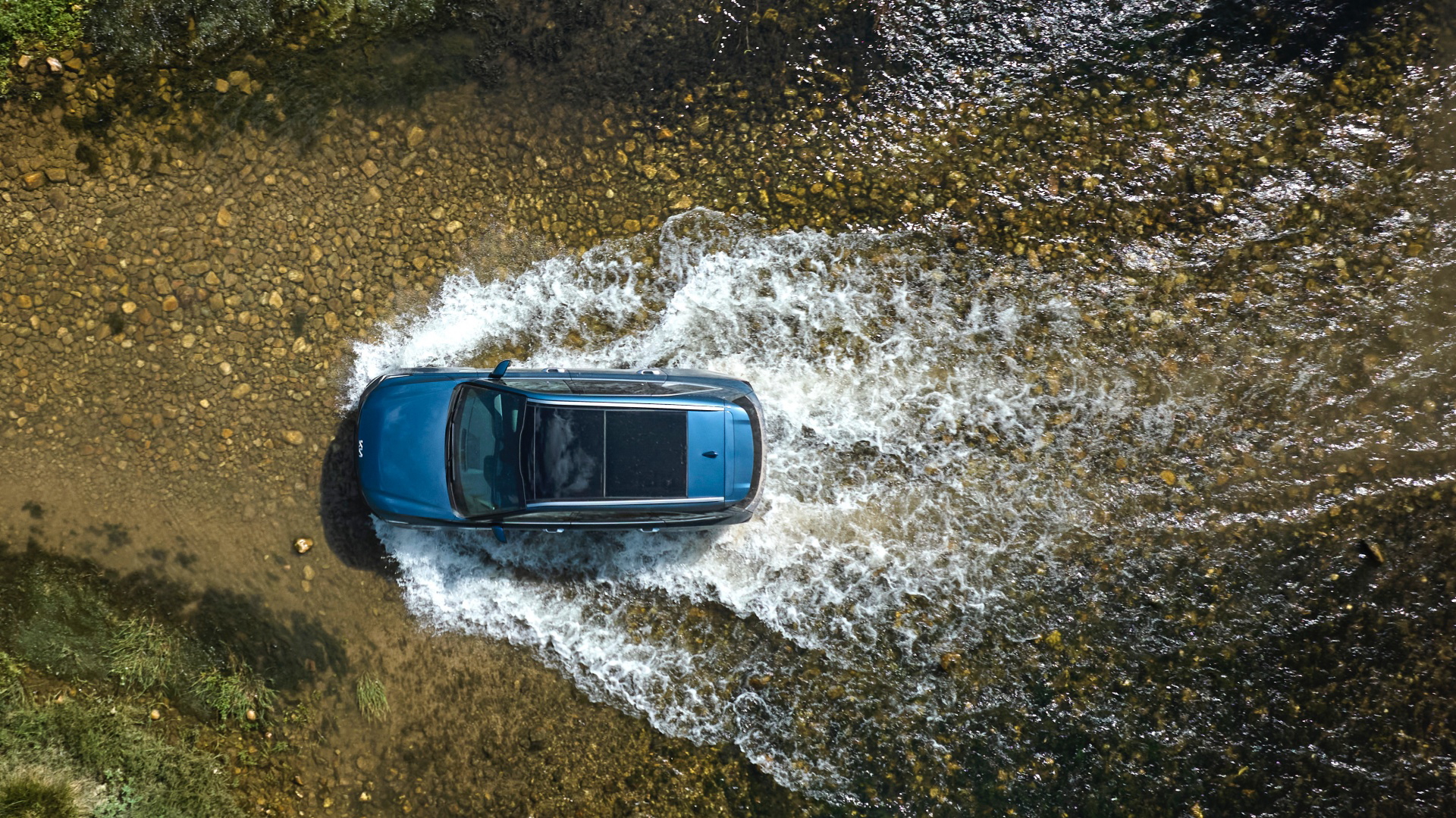 Vista aérea del Kia Sorento 2024 destacando su diseño de techo y líneas exteriores.