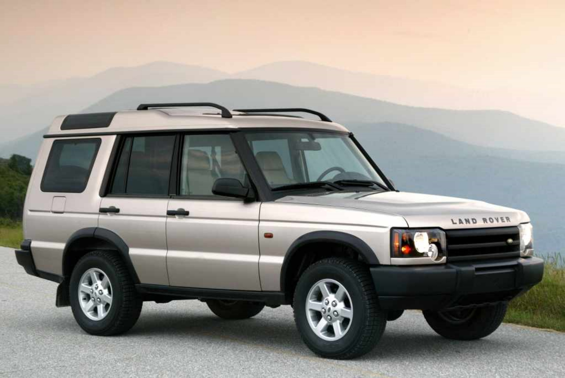 Land Rover Discovery celebra 35 años con motor diésel híbrido.