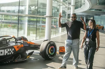 Réplica LEGO Technic del McLaren P1 con detalle lateral, escala 1:8