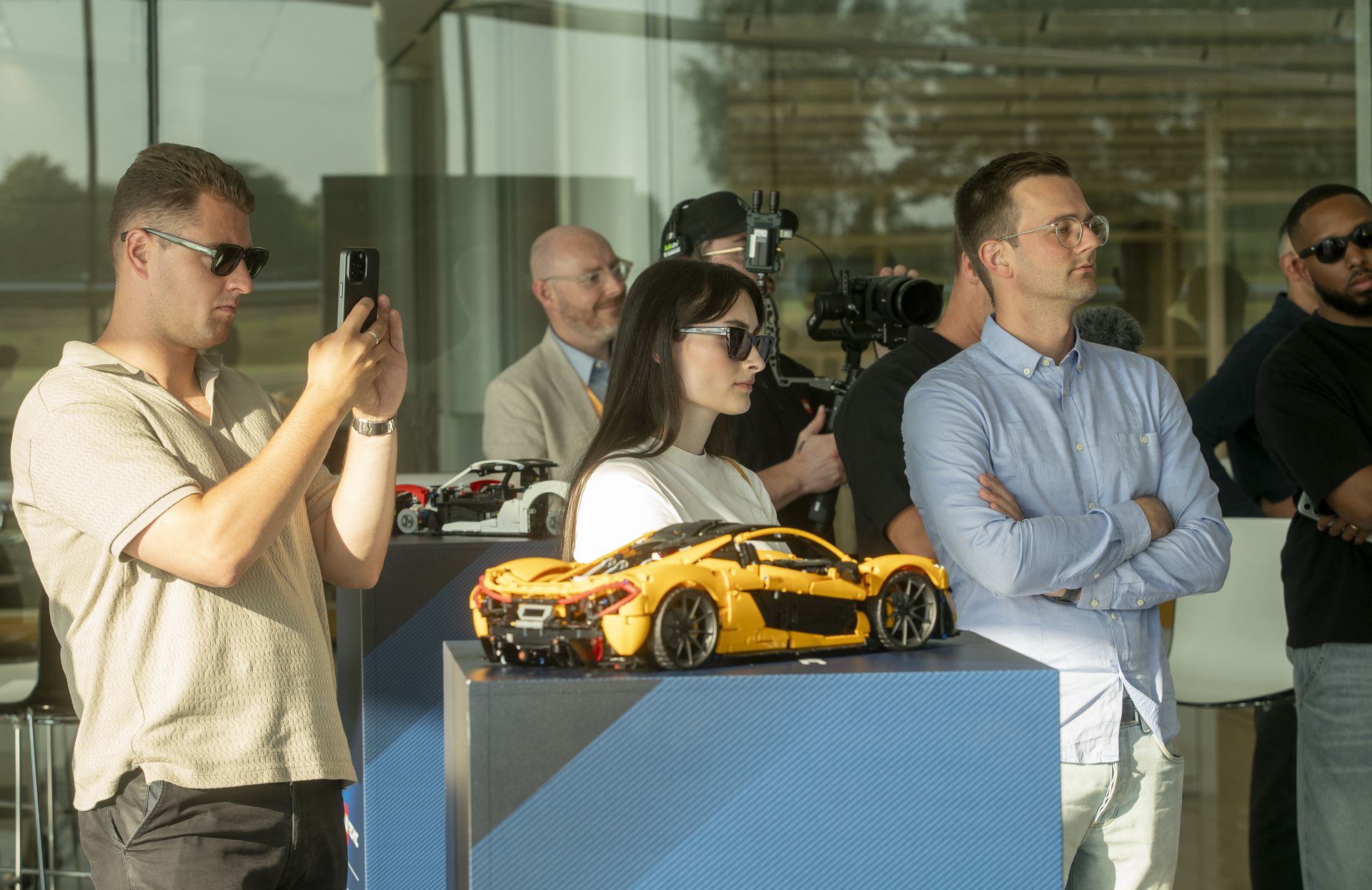 Réplica del McLaren P1 de LEGO Technic con detalles impresionantes.