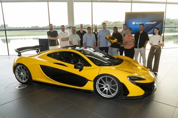 El modelo LEGO Technic del McLaren P1 muestra líneas fieles al superdeportivo original.