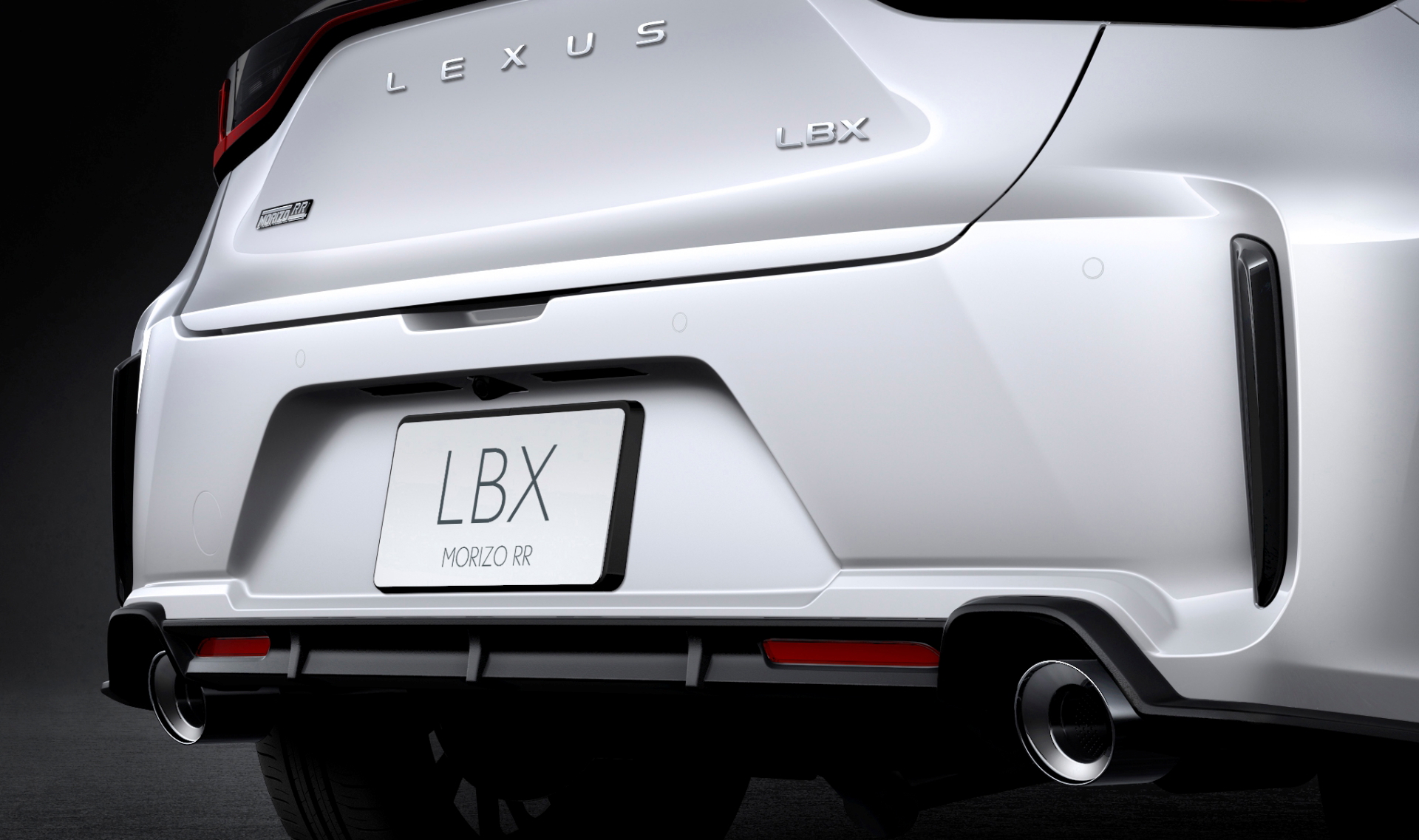 Vista imponente del Lexus LBX Morizo RR, diseño sofisticado en la zaga.