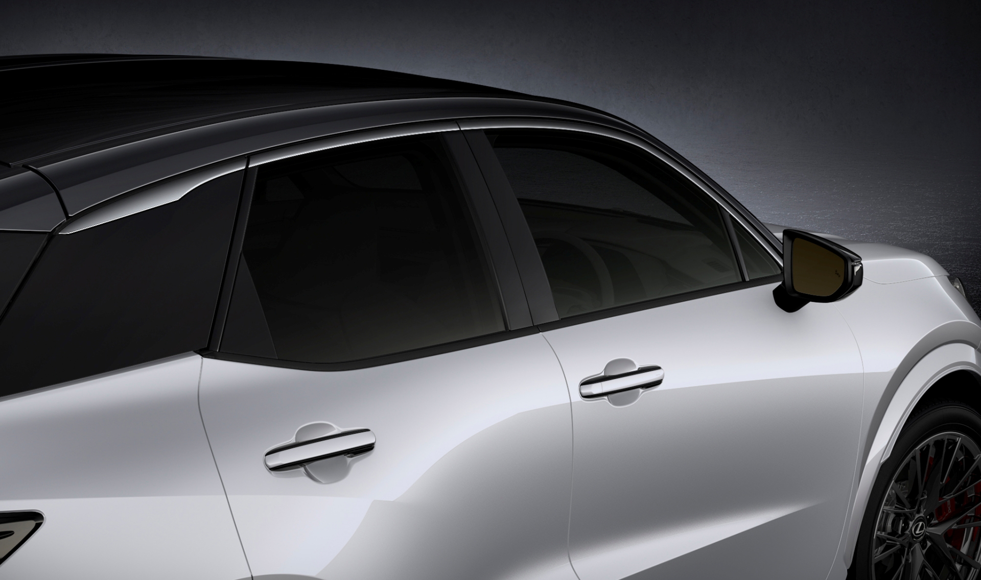 Detalle de la silueta lateral del Lexus que resalta su diseño Premium.