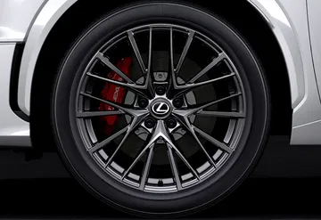 Rueda Lexus con diseño sofisticado y deportivo.