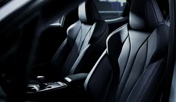 Elegantes asientos de cuero perfilados para máximo confort en el Lexus LBX.