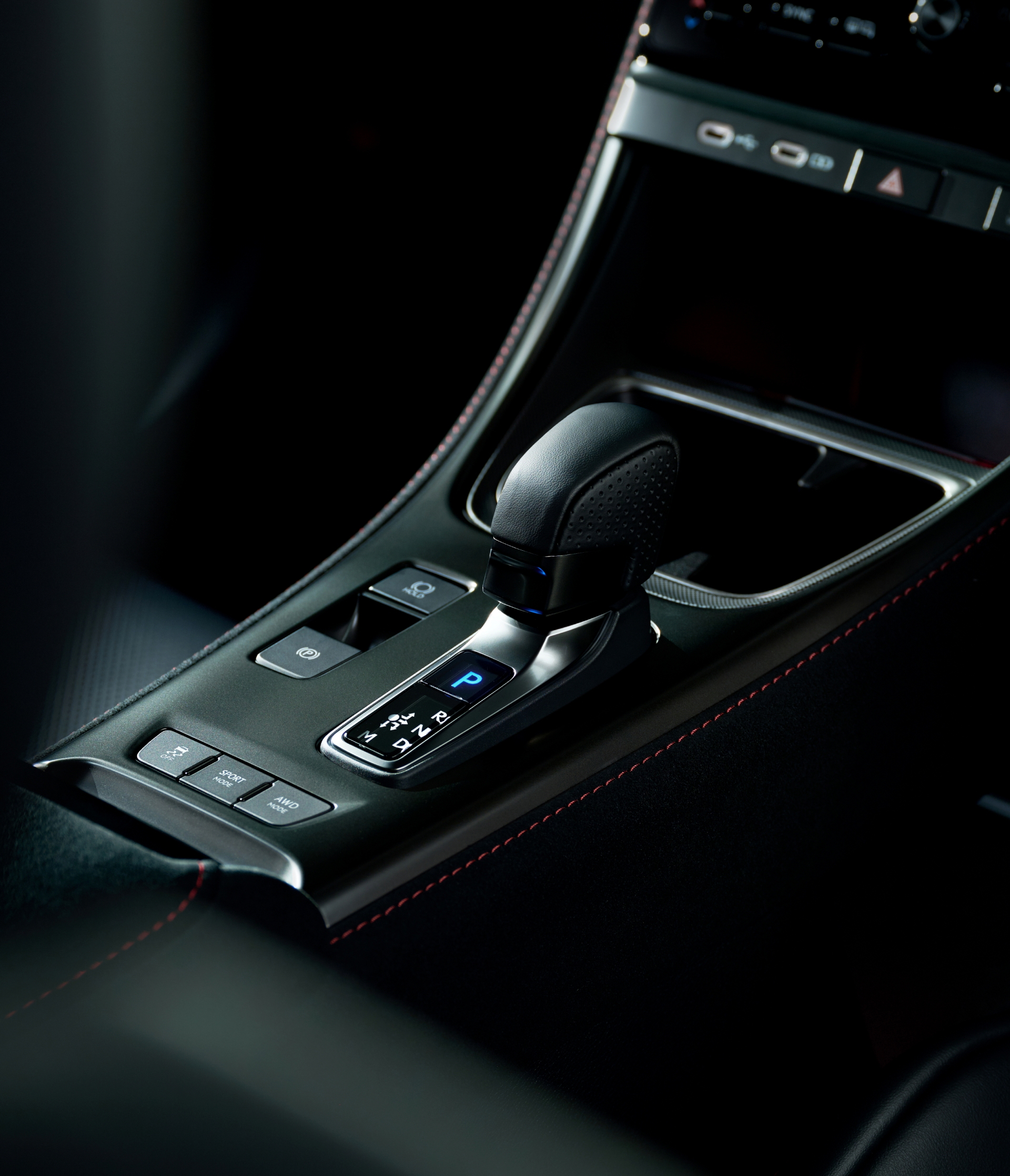 Elegante consola central del Lexus, combinando lujo y tecnología.