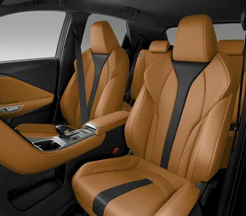 Asientos premium en cuero con diseño ergonómico.