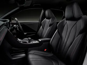 Cabina Lexus LBX Morizo RR 2025, lujosa y sofisticada.
