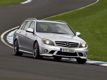 Mercedes C 63 AMG Estate de 2008, combinación de lujo y rendimiento deportivo.