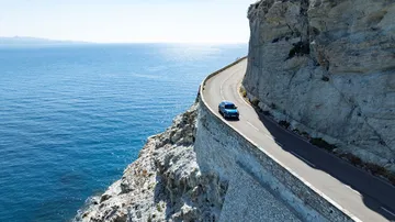 El Mini Cooper S 5 puertas combina estilo, potencia y funcionalidad en un diseño icónico.