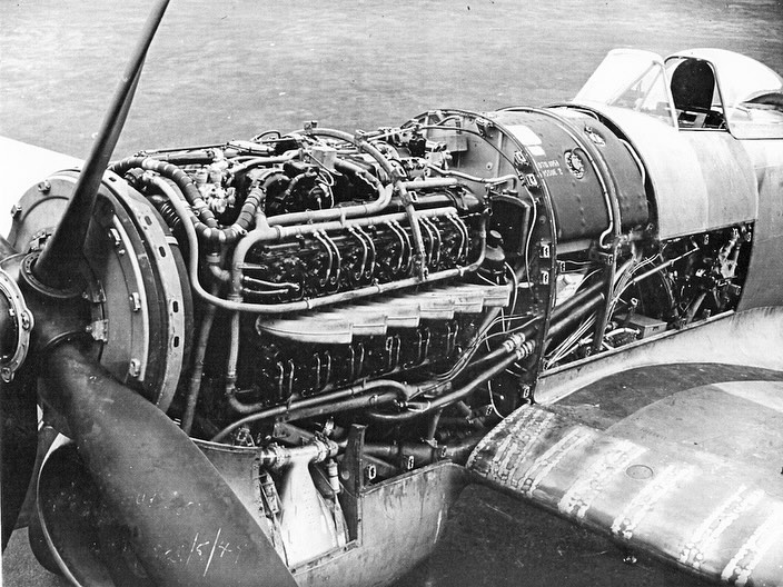 Impresionante motor Napier Sabre, 24 cilindros H, icónico en aeronáutica.
