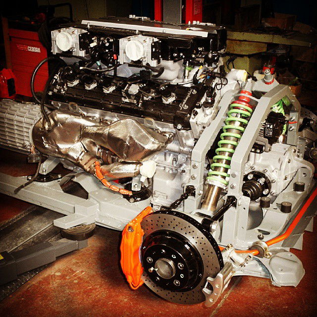 Un Lamborghini Murciélago sacrificado para equipar su poderoso motor en un Fiat 500.