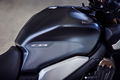 Vista lateral de la Honda CB650R 2024, mezcla perfecta de estilo neoretro y rendimiento.