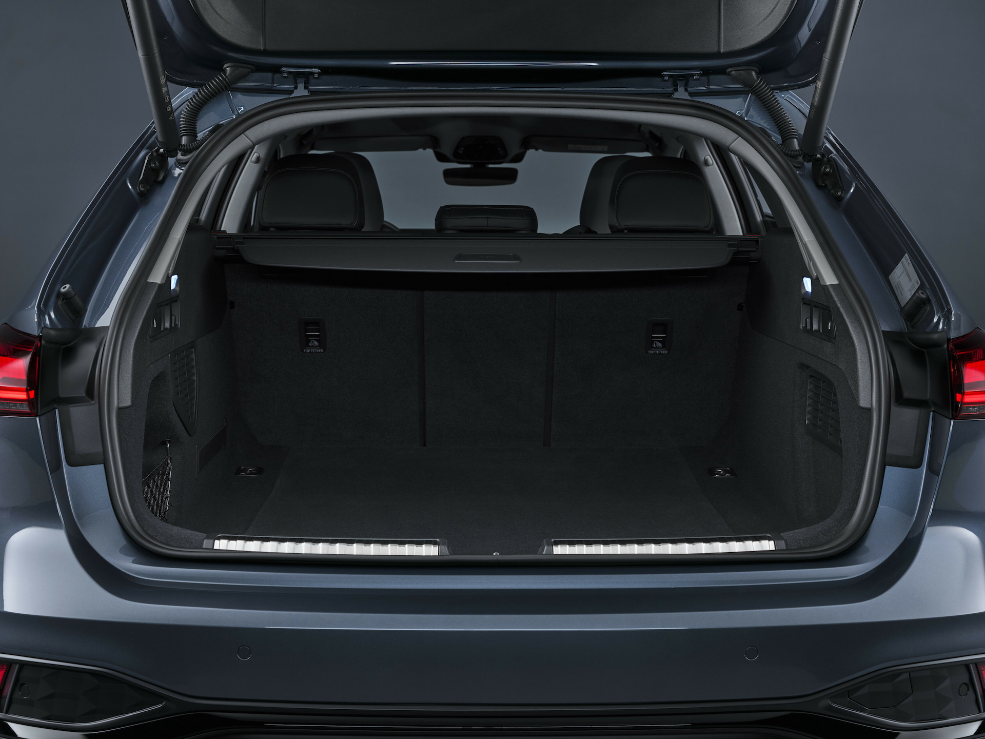 Amplio maletero del Audi A5, ideal para viajes largos y cargas voluminosas.