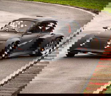Fusión audaz de Fiat 500 con tecnología Lamborghini Murciélago.