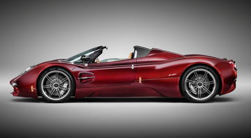 Pagani Utopía Roadster, exquisita ingeniería italiana con 864 CV expuesta.