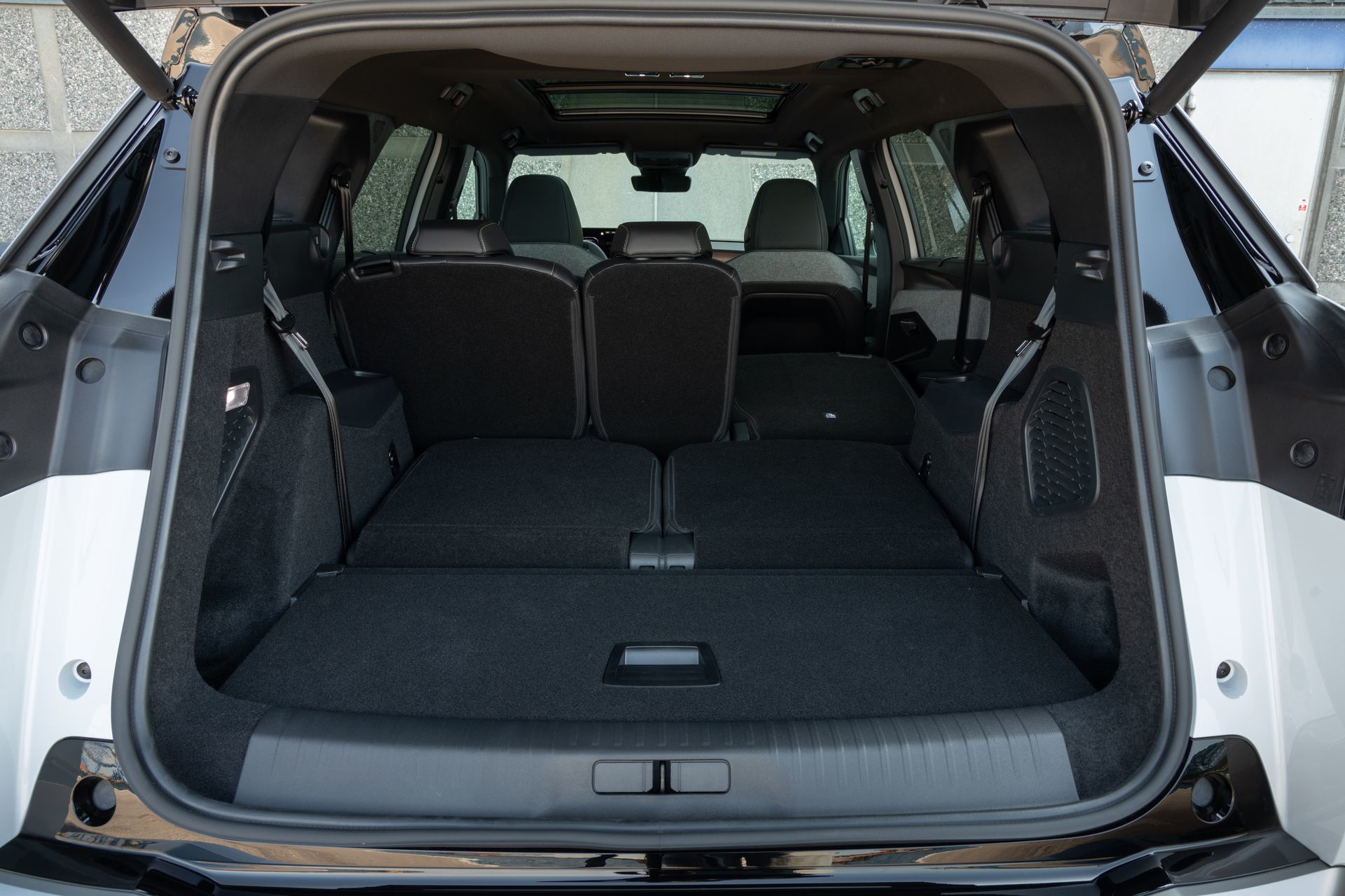 Amplio maletero del Peugeot 5008 2025, con 748 litros de capacidad.