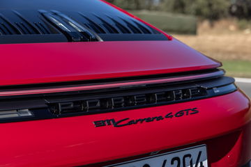 Vista detallada de la zaga del Porsche 911 GTS T-Hybrid