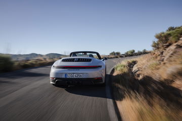 Dinamismo y elegancia en la trasera del Porsche 911 T-Hybrid.