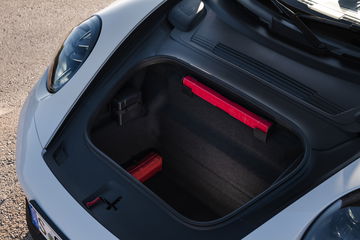 Vista cercana de la trasera del Porsche 911 T-Hybrid.