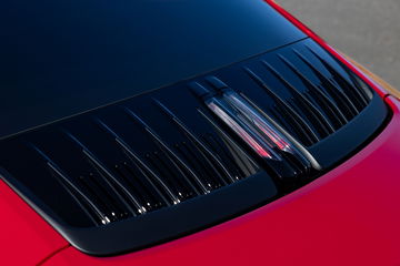 Detalle emblemático del Porsche 911 GTS T-Hybrid
