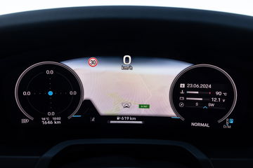 Vista avanzada de la instrumentación del Porsche 911 GTS T-Hybrid.