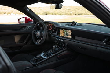 Acabados interiores y volante del Porsche 911
