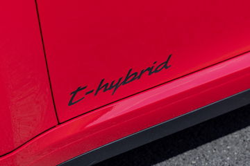 Vista del exclusivo detalle 'E-Hybrid' en la carrocería.