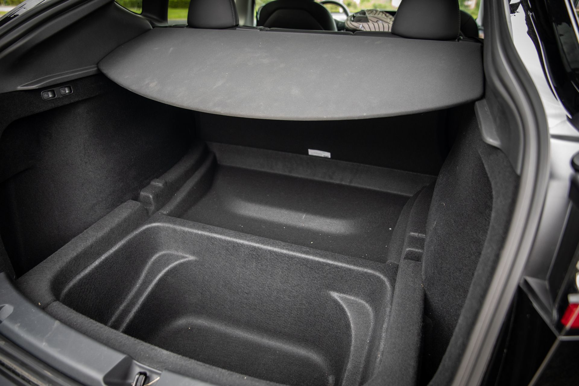 Maletero amplio, bien acabado, capacidad versátil del Tesla Model Y