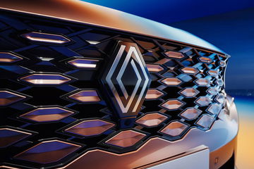Vista cercana de la parrilla distintiva del Renault Grand Koleos 2025