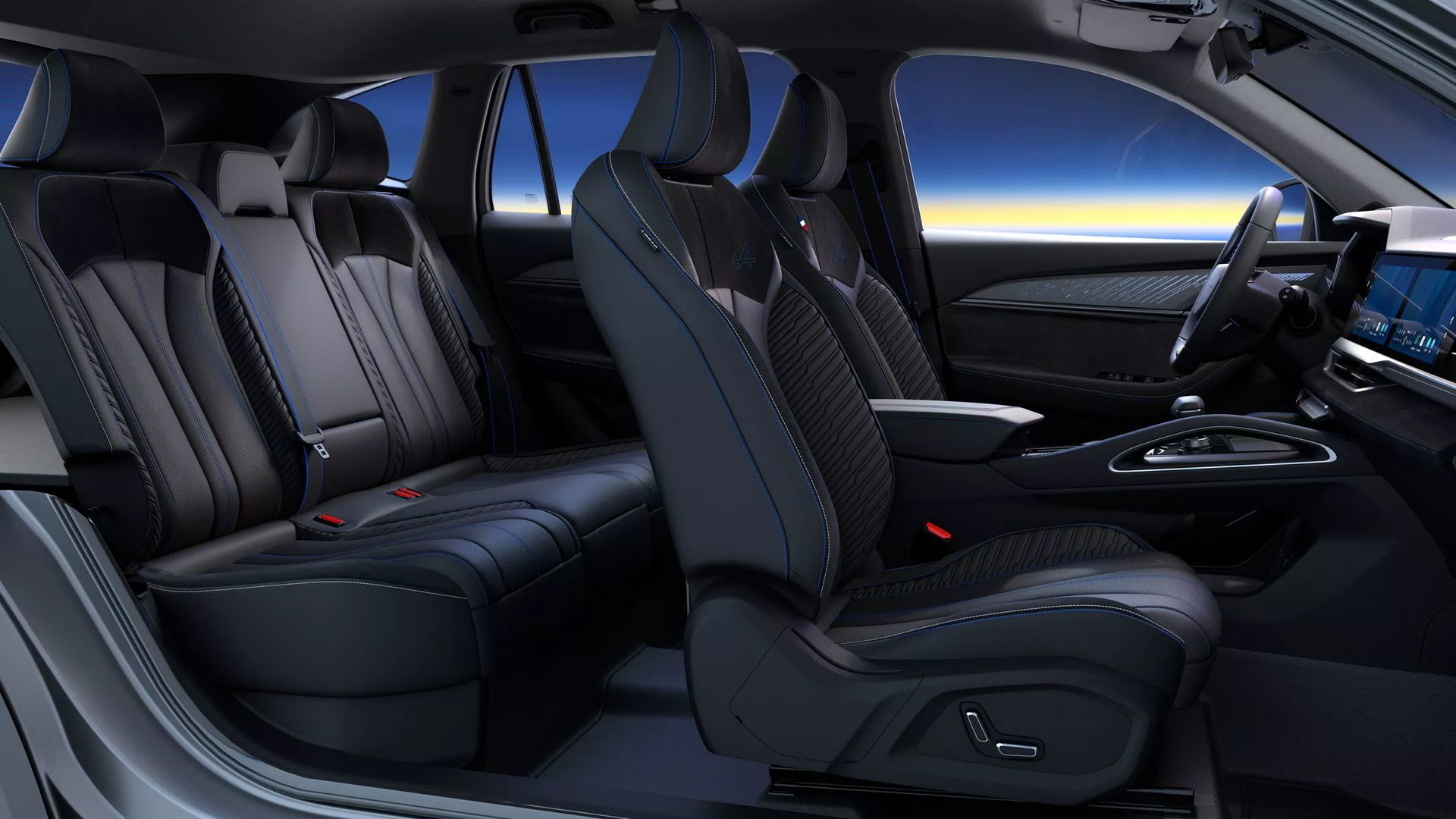 Vista lateral que muestra el lujo y confort del habitáculo del Renault Grand Koleos 2025.